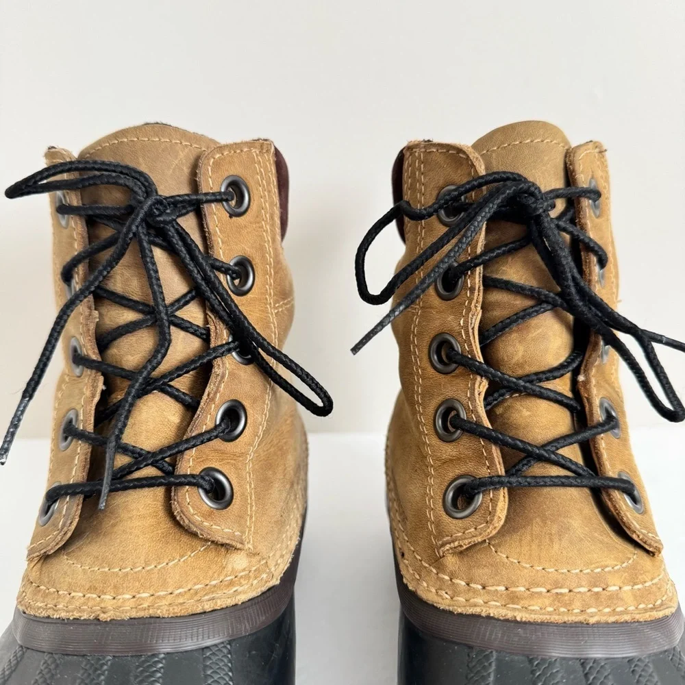 Sorel Cheyenne II Winter Duck Boot Youth size 4 Tan Black Waterproof Snow Rain
